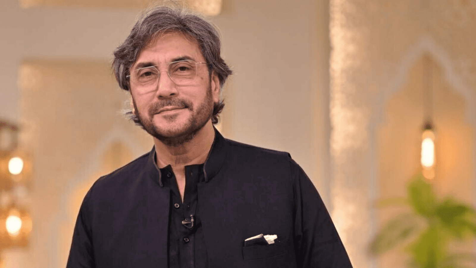 Adnan Siddiqui issues apology for ‘women are flies’ analogy