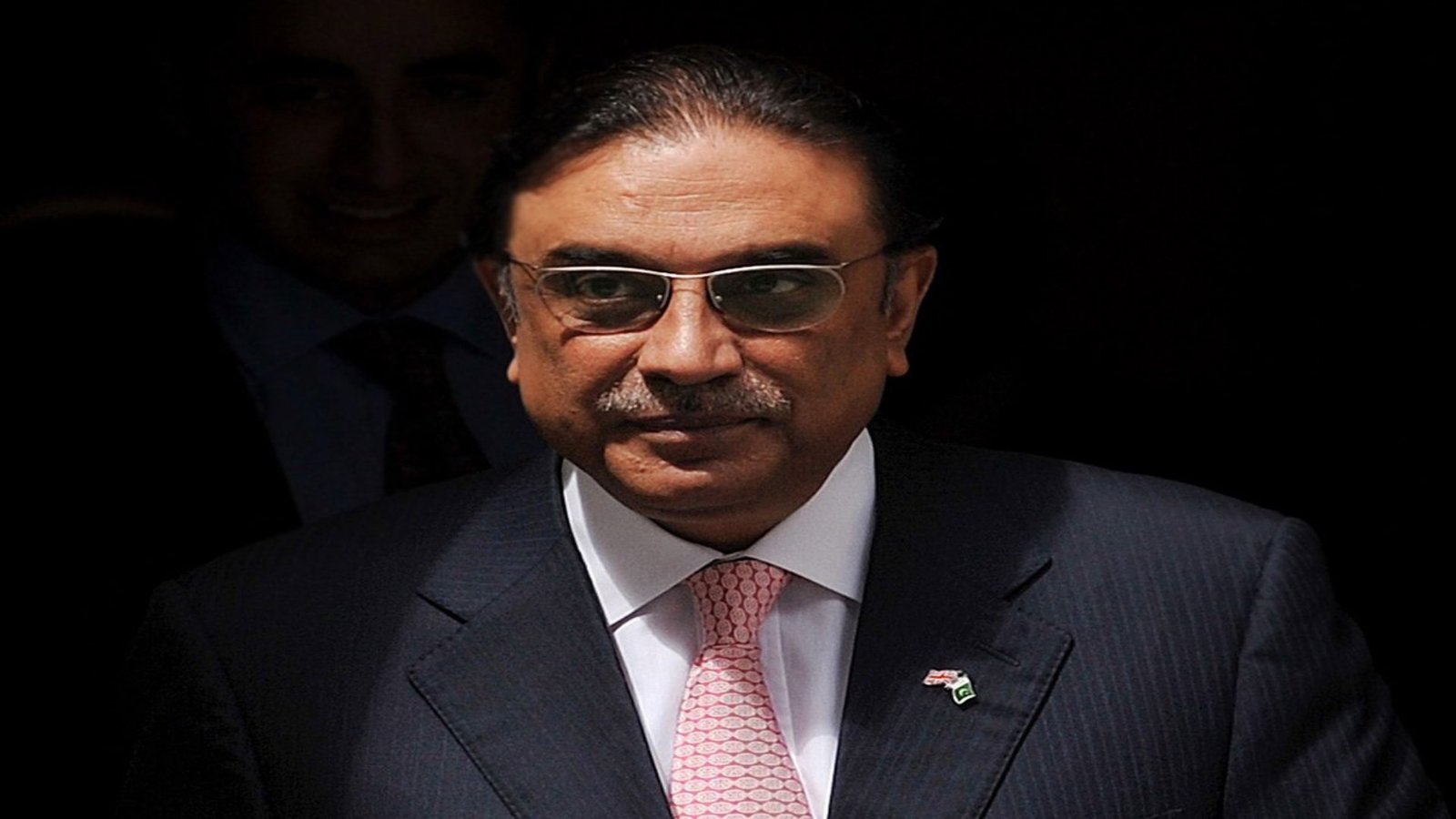 President Zardari wants to resolve issues in AJK through dialogue