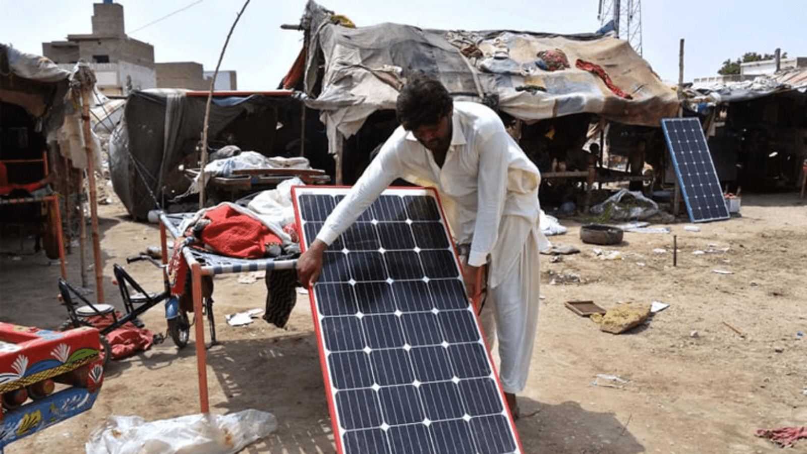 Solar panel prices plummet in Pakistan