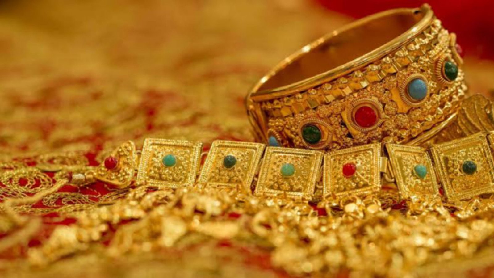 Gold price drops by Rs1200