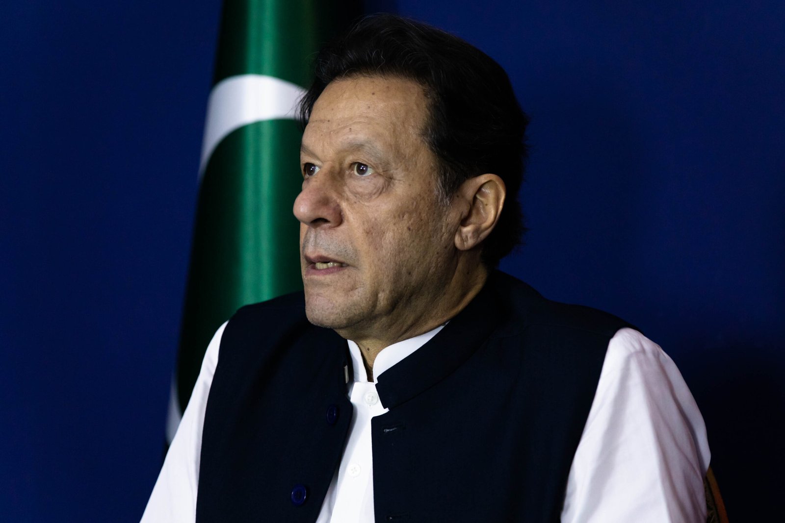 Imran Khan authorizes party to contact establishment: report