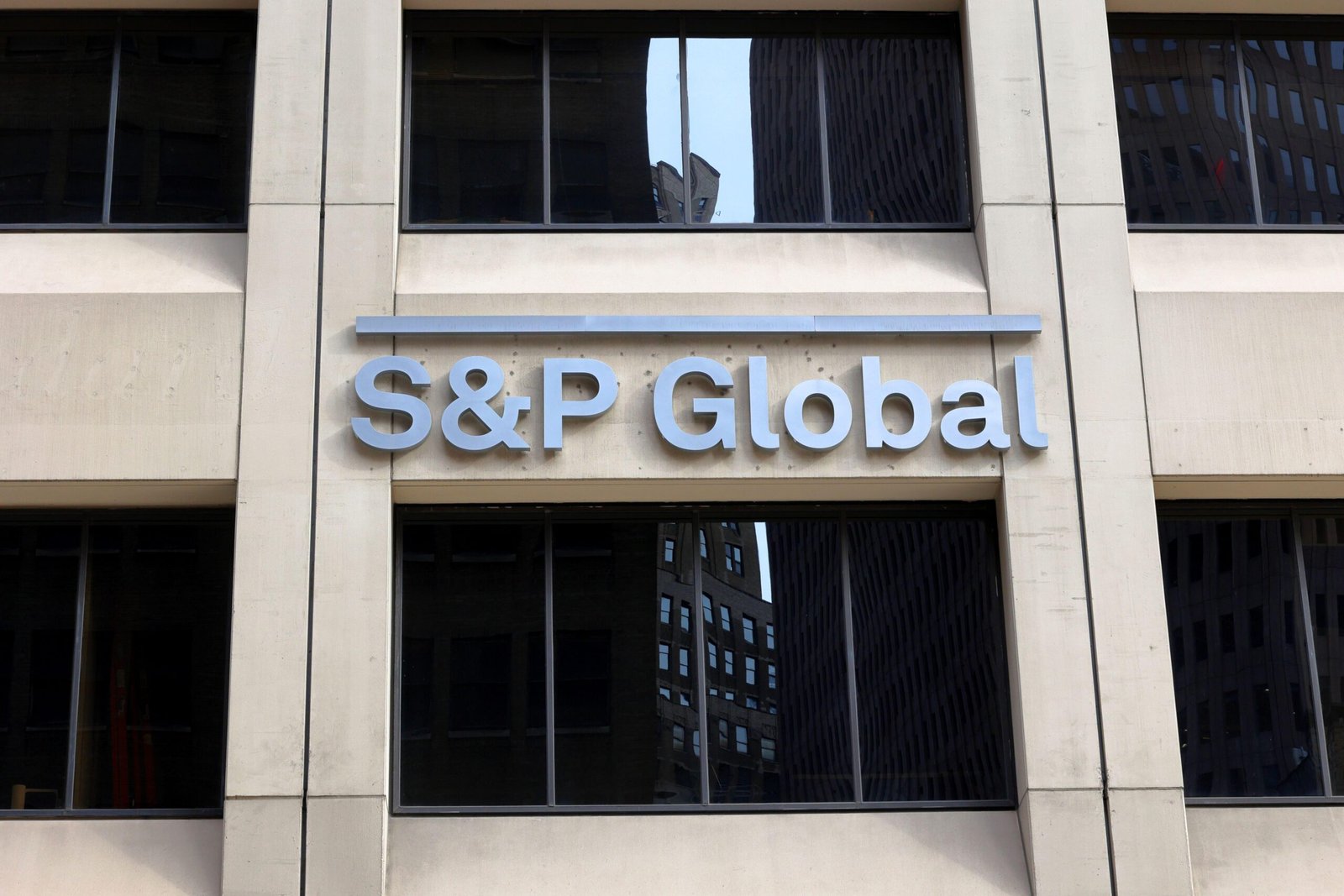 S&P global forecasts 450bps policy rate cut by year’s end