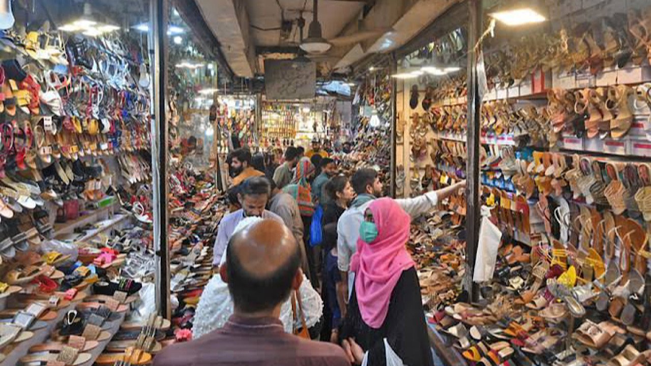 LHC permits markets to stay open until midnight