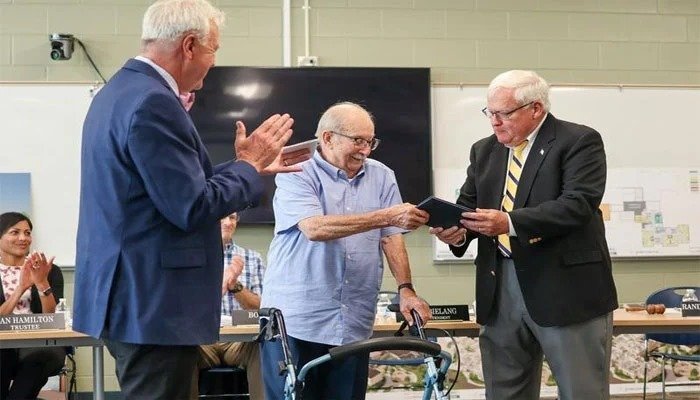 90-year-old American receives diploma 73 years after leaving school