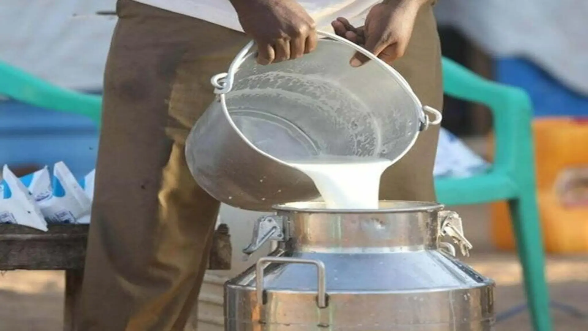 Karachi milk prices surge by Rs20 per litre