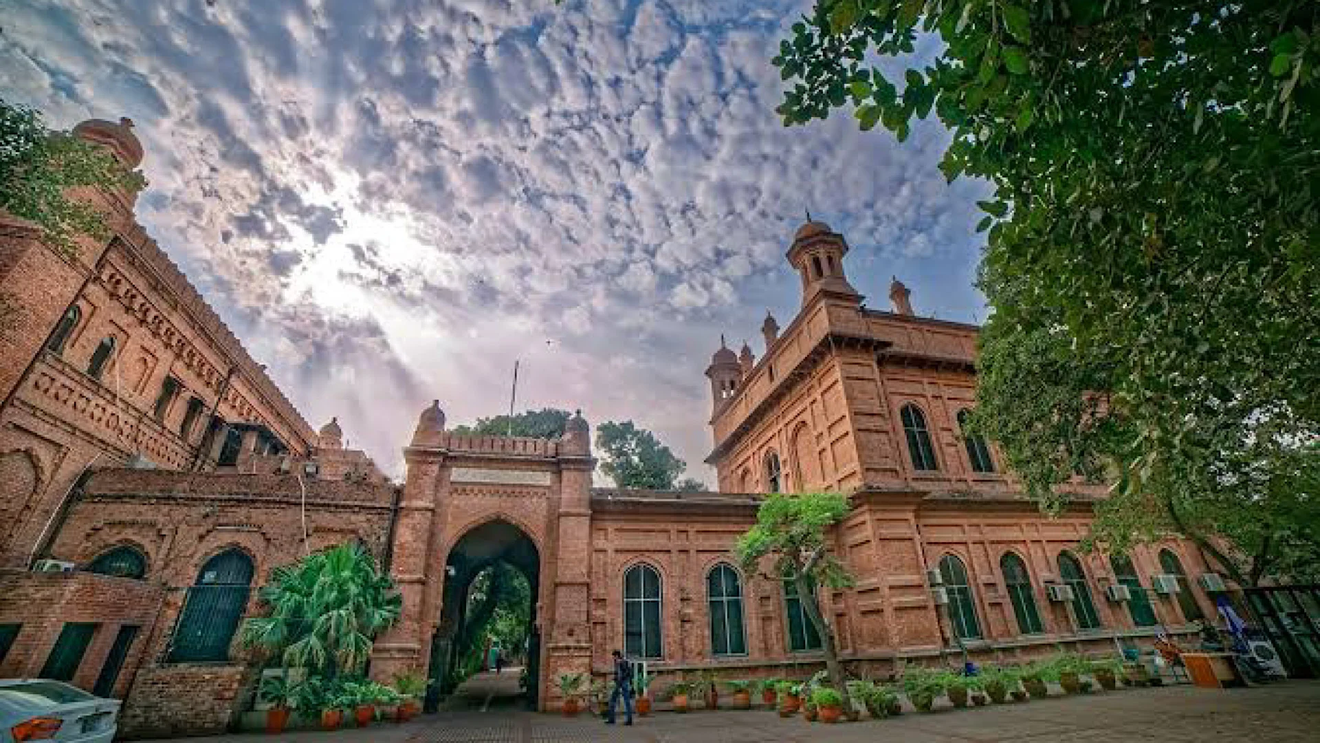 Lahore’s top educational institutions to open campuses in Karachi