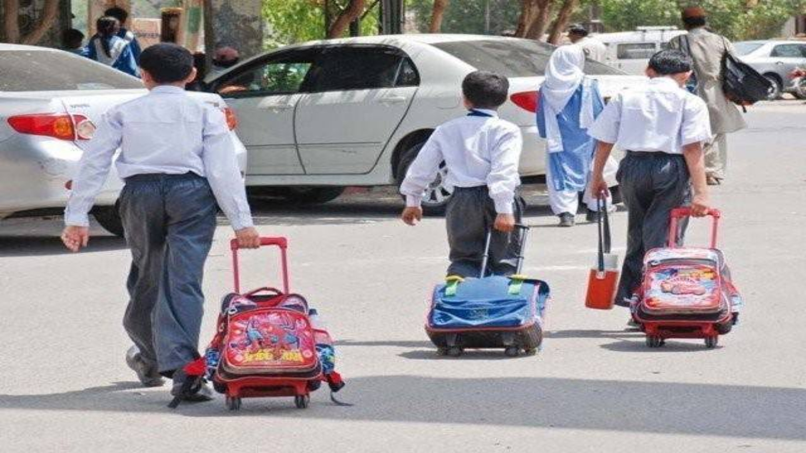 ICT schools to implement book-free bag policy for students