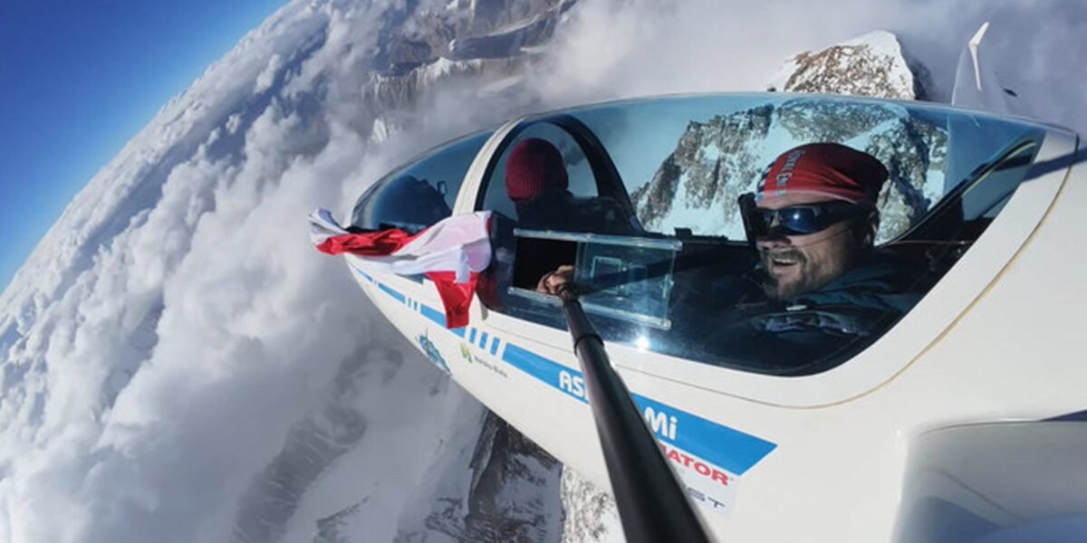 Polish aviators make history flying over K2