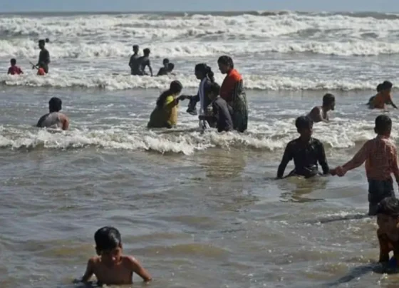 Karachi sea swimming ban