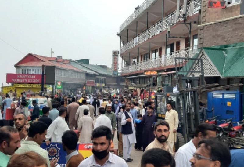 Clash over parking turns Murree’s Mall Road into battleground