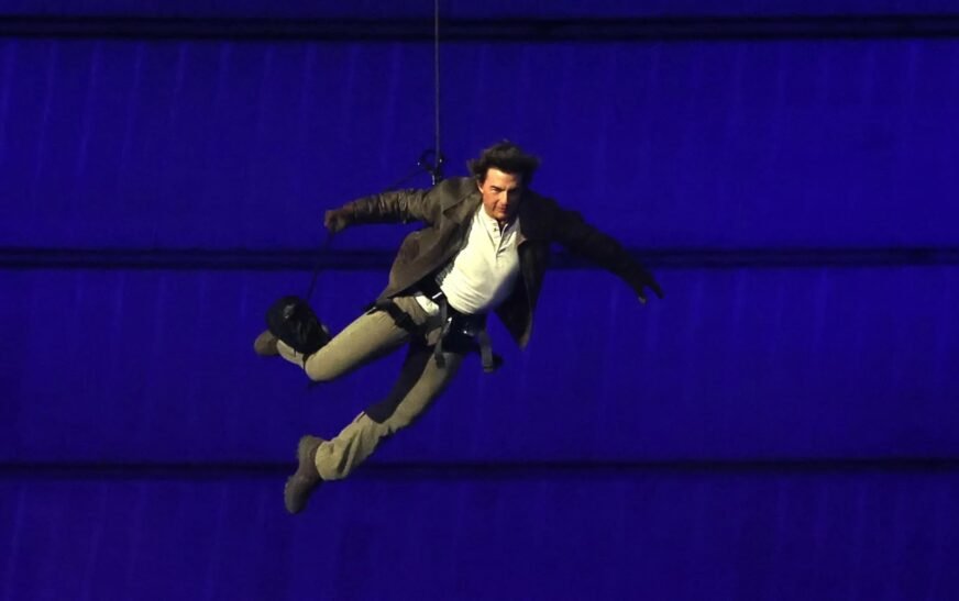 Tom Cruise pulls off incredible stunt at Olympics 2024 closing ceremony