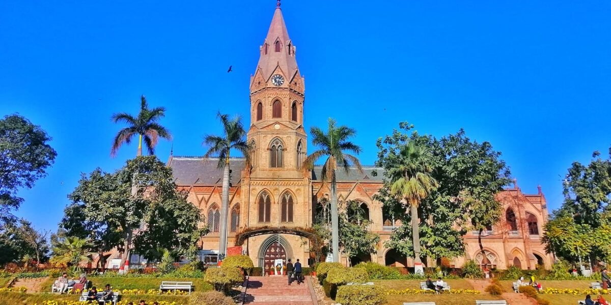 GCU Lahore prohibits jeans and T-shirts on campus