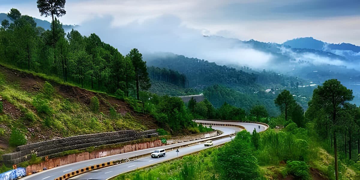 Advisory issued for Murree tourists amid monsoon rains