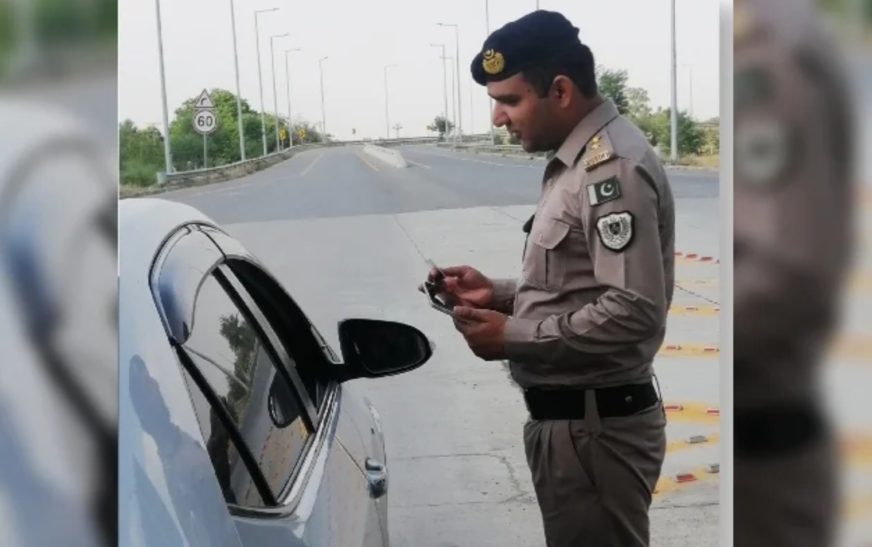 Motorway police hands over lost cellphone worth Rs120,000 to owner