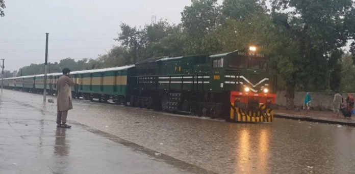 Severe rainfall halts train services in Lahore