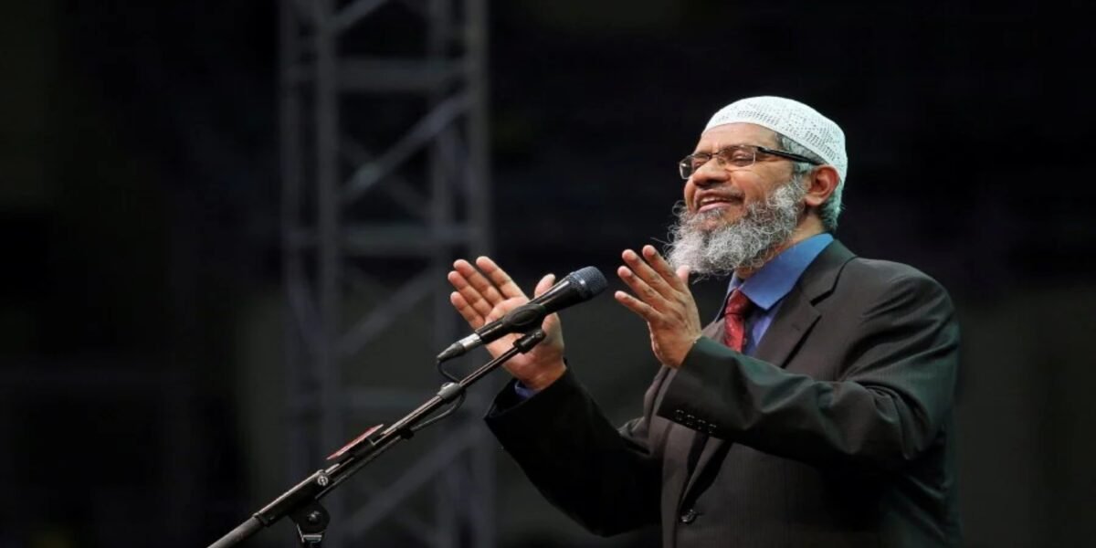 Dr Zakir Naik announces to visit Pakistan next month