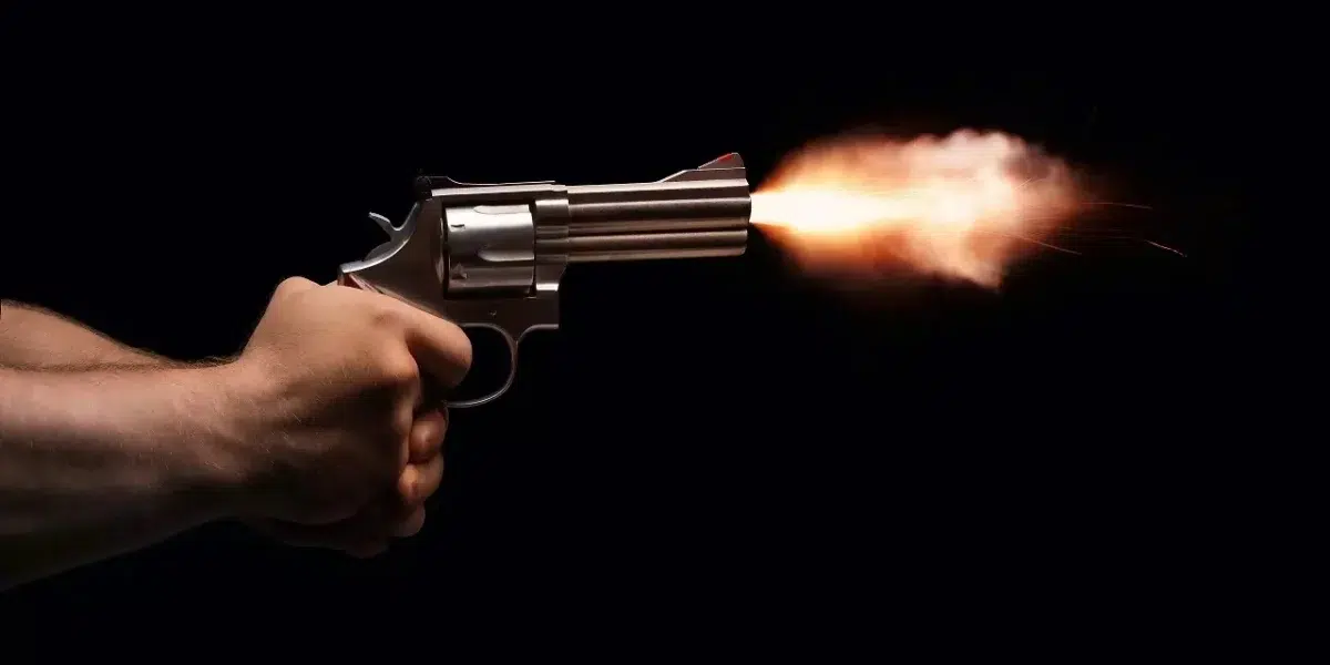 Lahore woman shoots friend for sending message to her husband