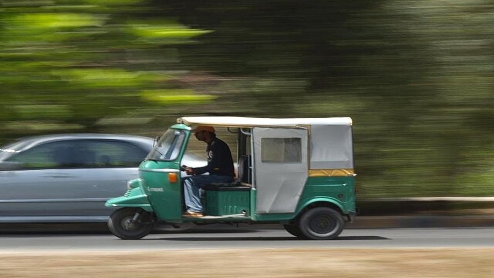 Lahore bans kids from sitting on rickshaw driver’s seat