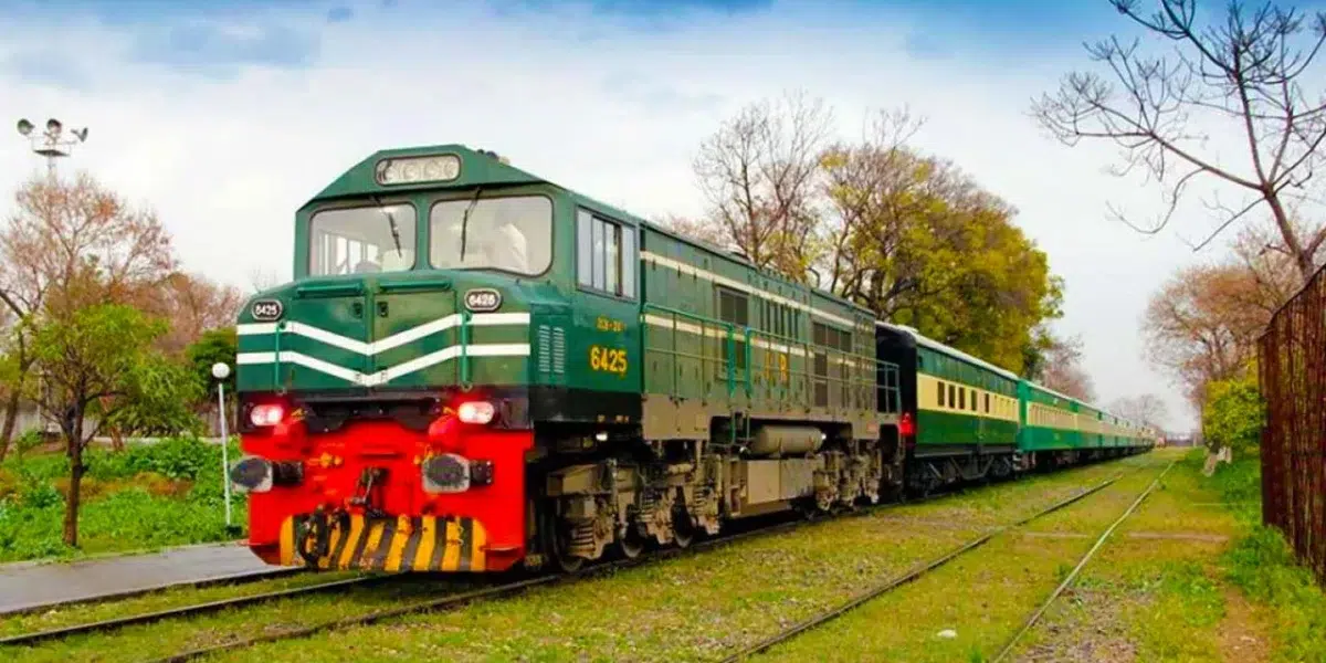 Pakistan Railways announces fare reductions for all classes