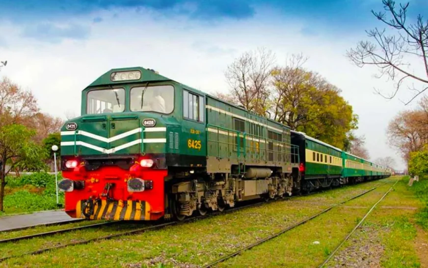 Pakistan Railways announces fare reductions for all classes