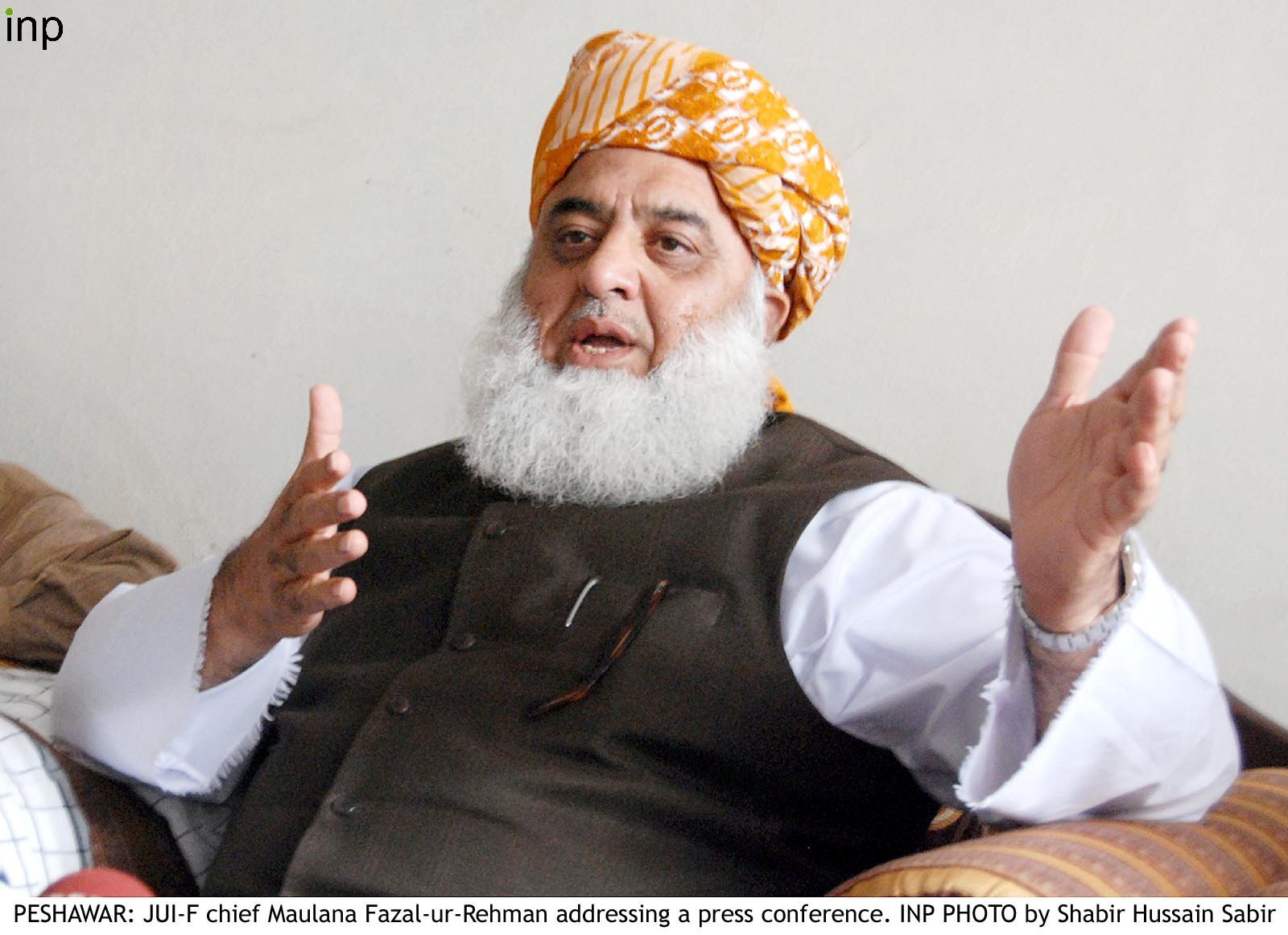 Govt remains hopeful despite Fazl’s ‘rejection’ of constitutional amendment