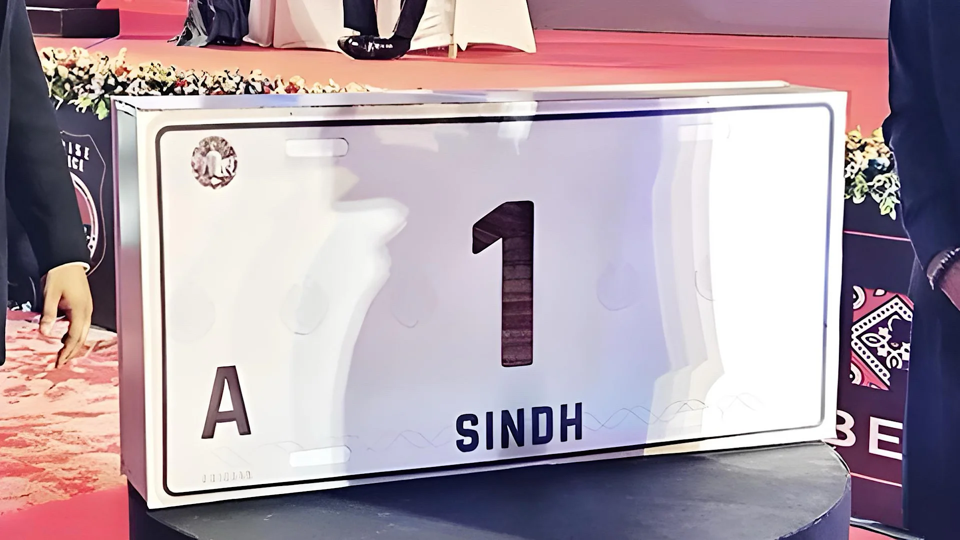 Sindh to auction platinum, gold, and silver number plates online