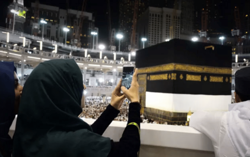 Pilgrims prohibited from capturing pictures inside Masjid al-Haram