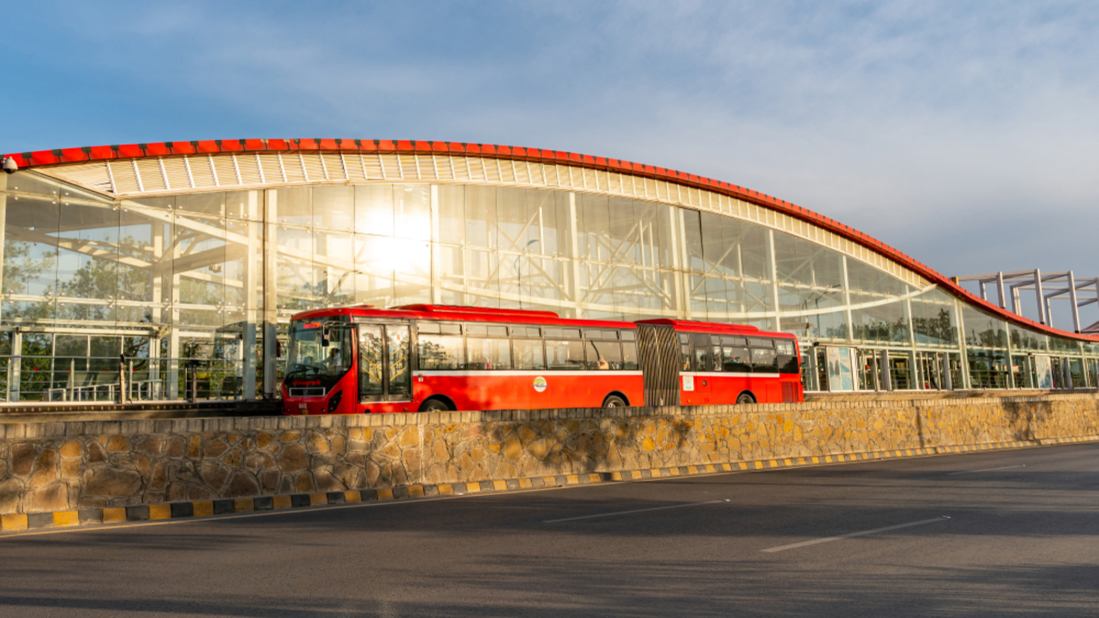 Faisalabad to launch Rs70 billion Metro bus service