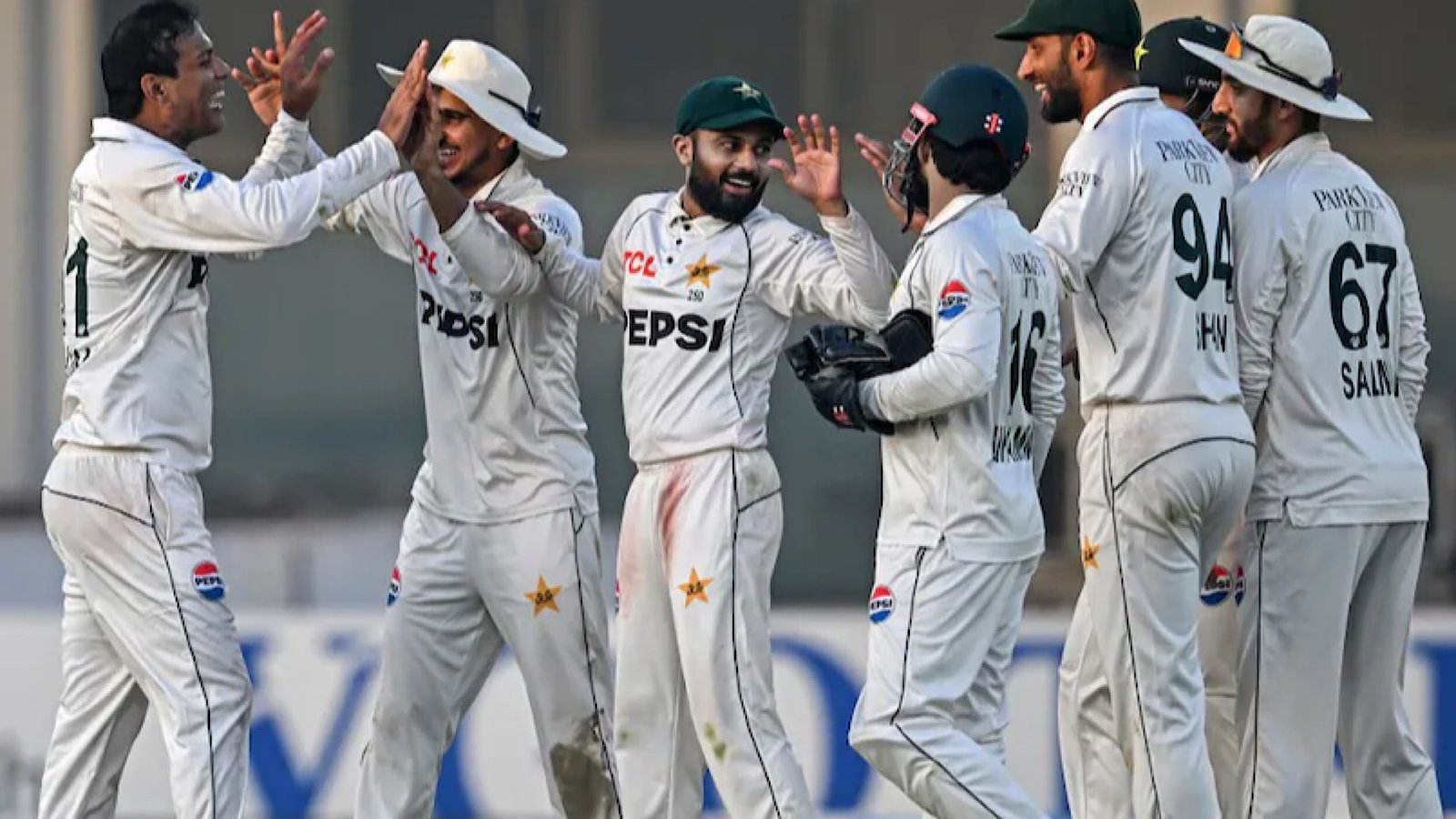 Pakistan defeats England by 152 runs in second test