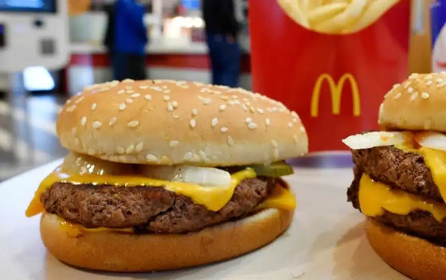 One person dies after eating McDonald’s hamburger