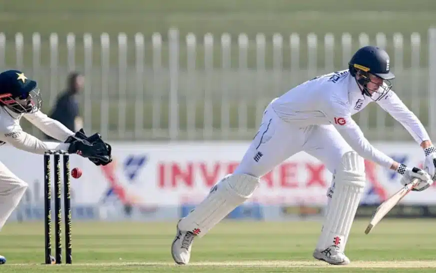 Pak vs Eng: England scores 24 runs for 3 wickets on day two of third Test