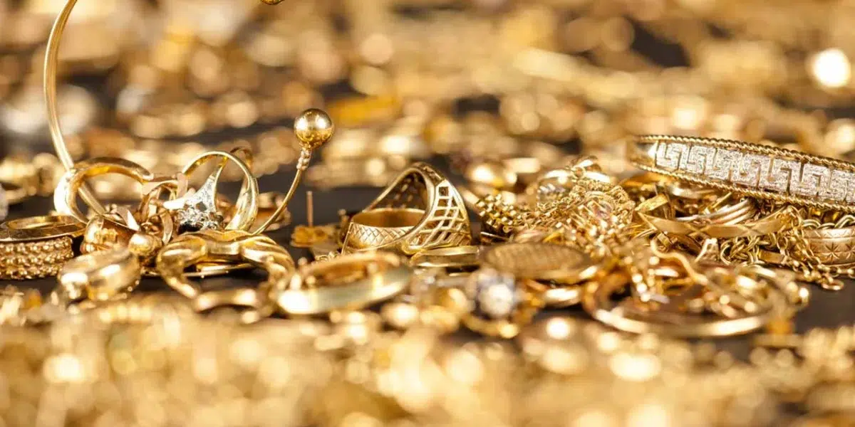 Gold price in Pakistan reaches Rs281,800 per tola