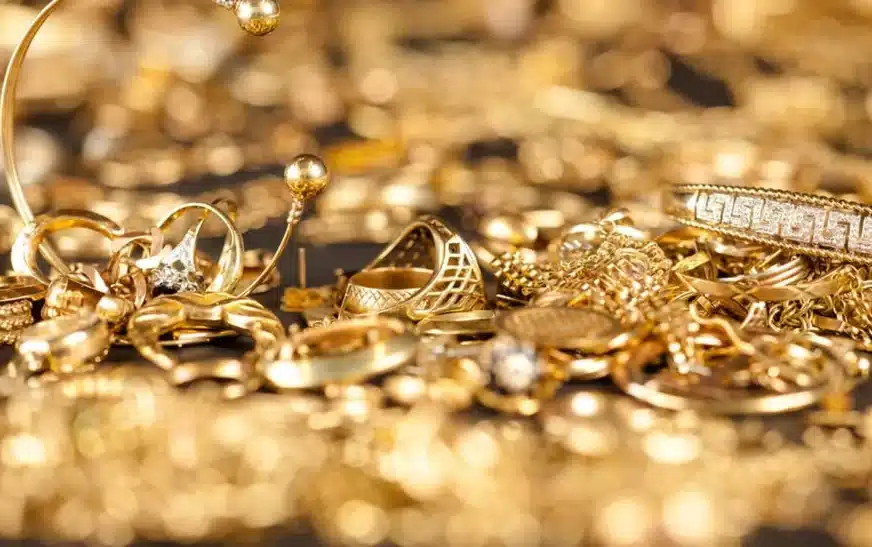 Gold price in Pakistan reaches Rs281,800 per tola