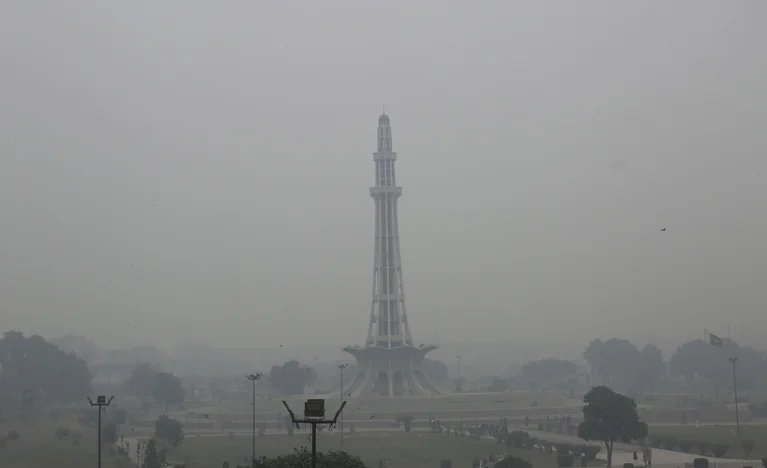 Lahore under ‘Smog Alert’ due to dangerous AQI levels