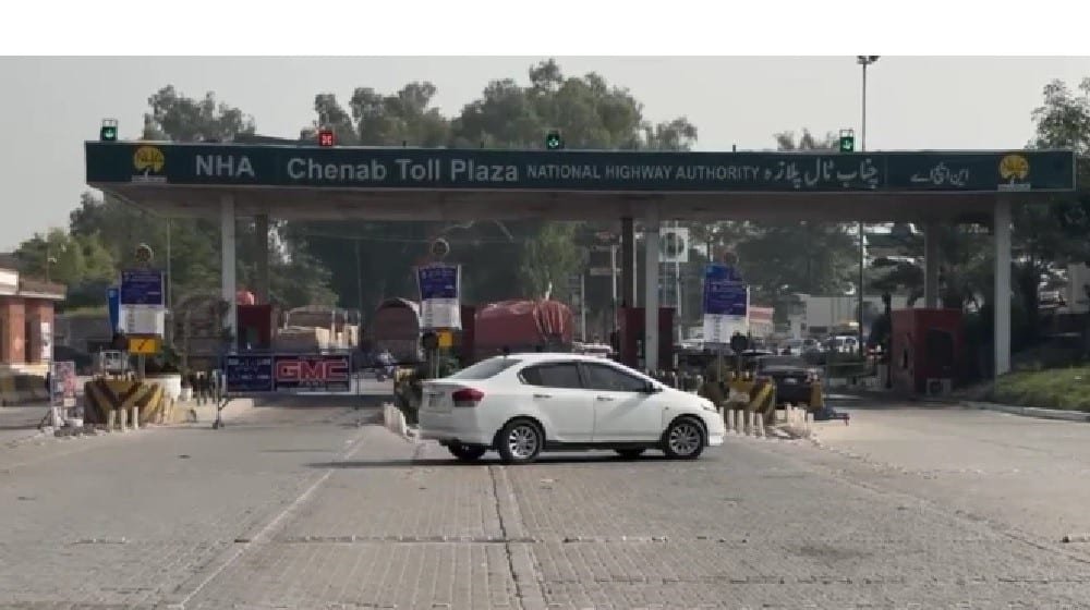 Two ‘Baraats’ returned due to road closure at Chenab toll plaza in Gujrat