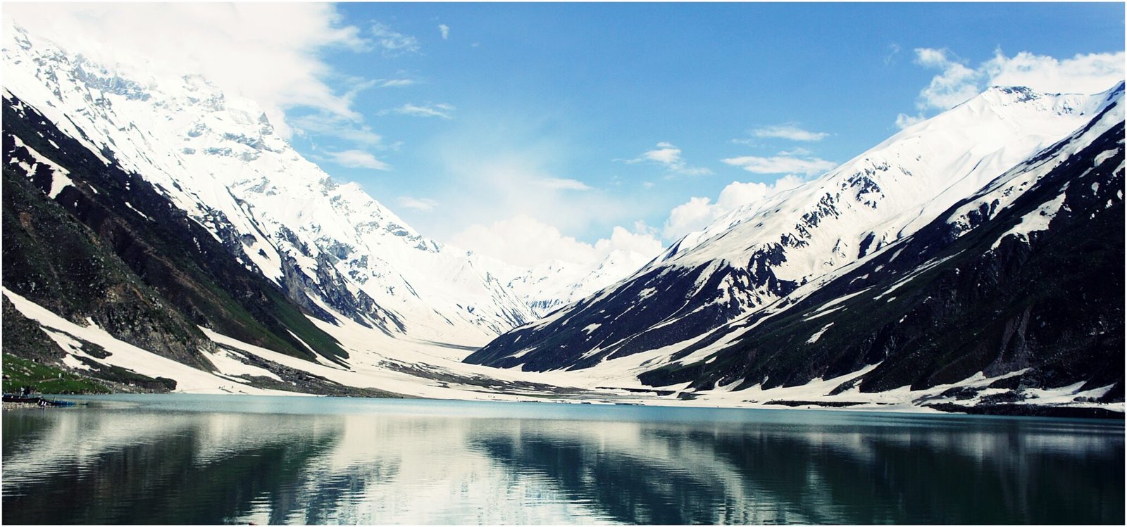 Tourists flock to Saif-ul-Malook Lake after snowfall