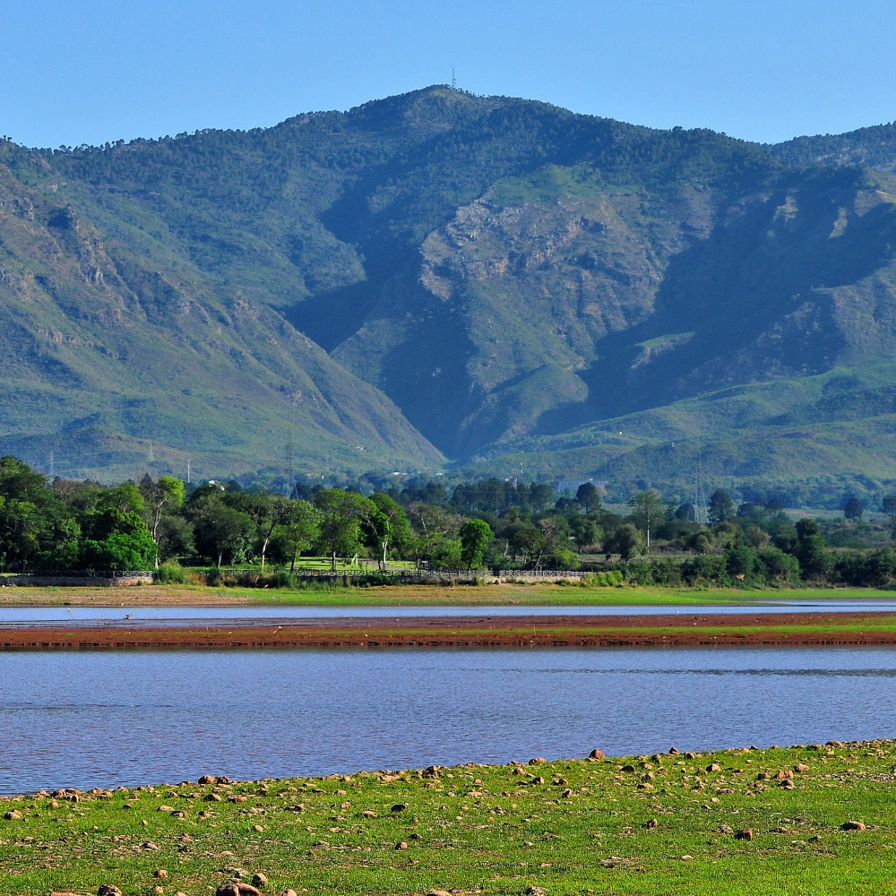 Places to visit in Islamabad (Rawal Lake - Azaad English)