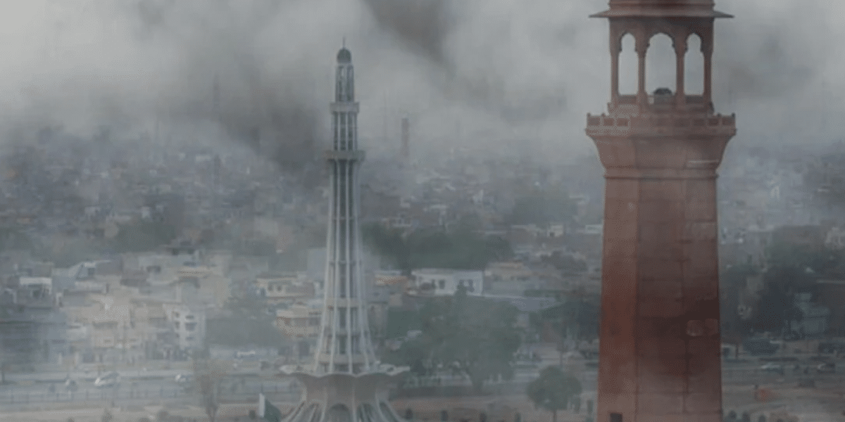 Punjab Ministers blame Lahore's smog on 'Delhi'