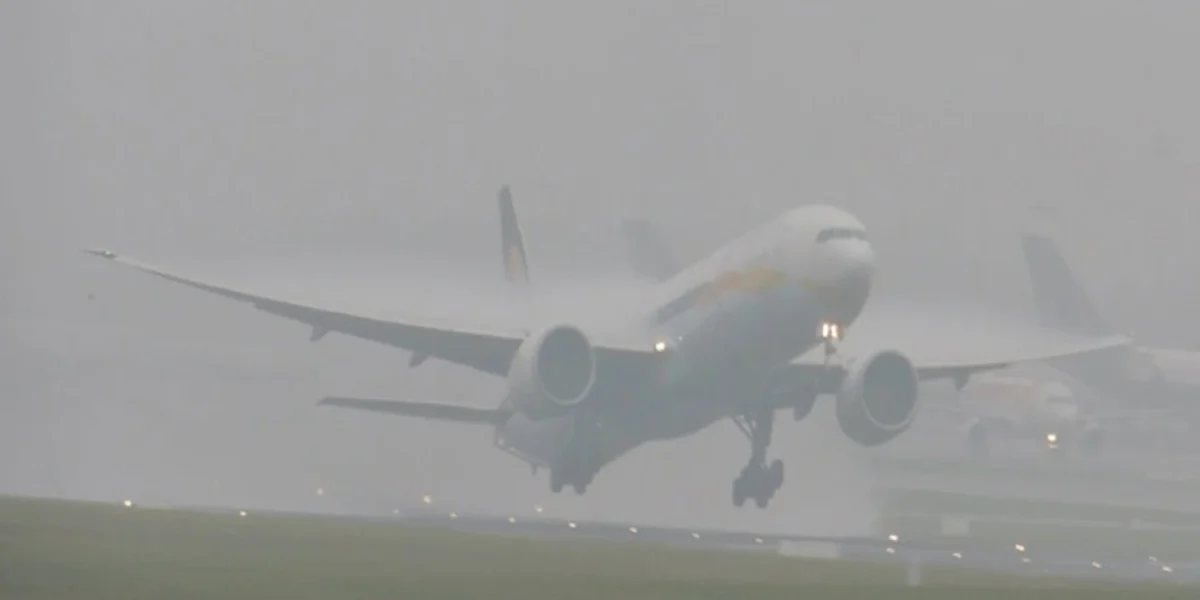 Flight operations disrupted due to dense smog across Punjab