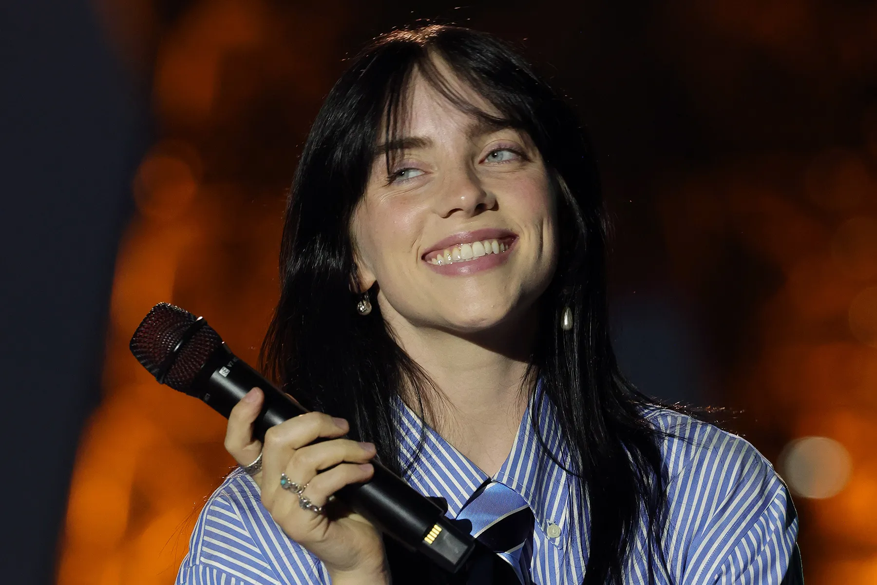 VIDEO: Billie Eilish hit by object during concert in Arizona