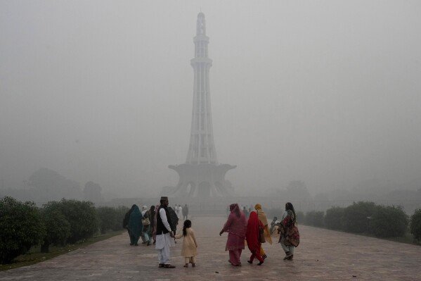 Lahore installs its first ‘smog tower’