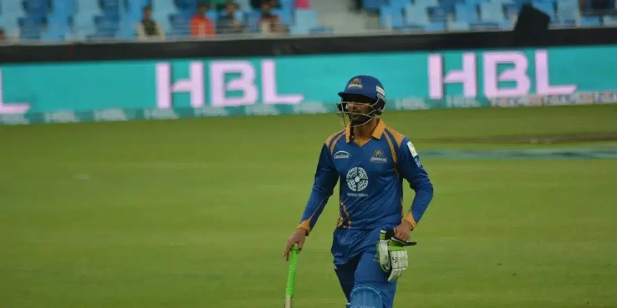 Shoaib Malik exits Karachi Kings