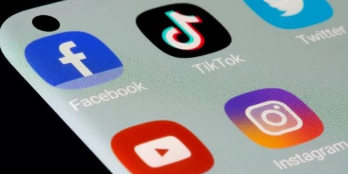 Pakistani citizen wants court to ban Facebook, YouTube and TikTok