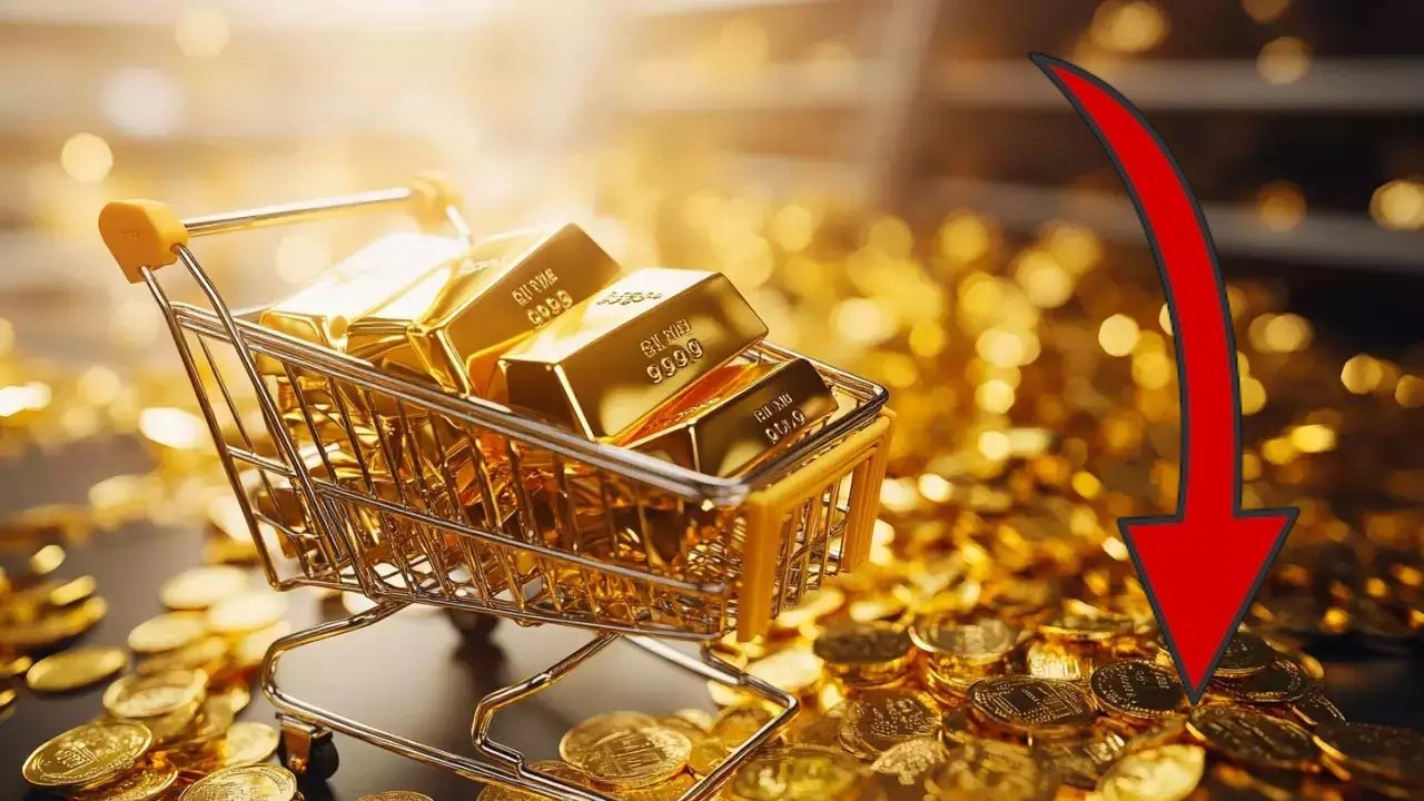 After historic surge, gold price in Pakistan drops by Rs900 per tola