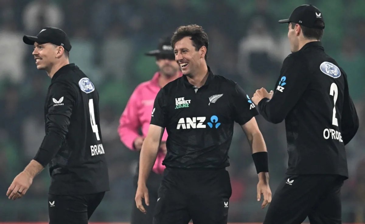 New Zealand beat Pakistan at its home ground to win tri-nation ODI series